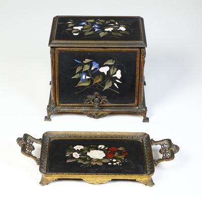 Cofanetto Portaliquori e Vassoio con Pannelli Intarsiati in Pietre Dure. Sotto la Base H.bosi, Fi...