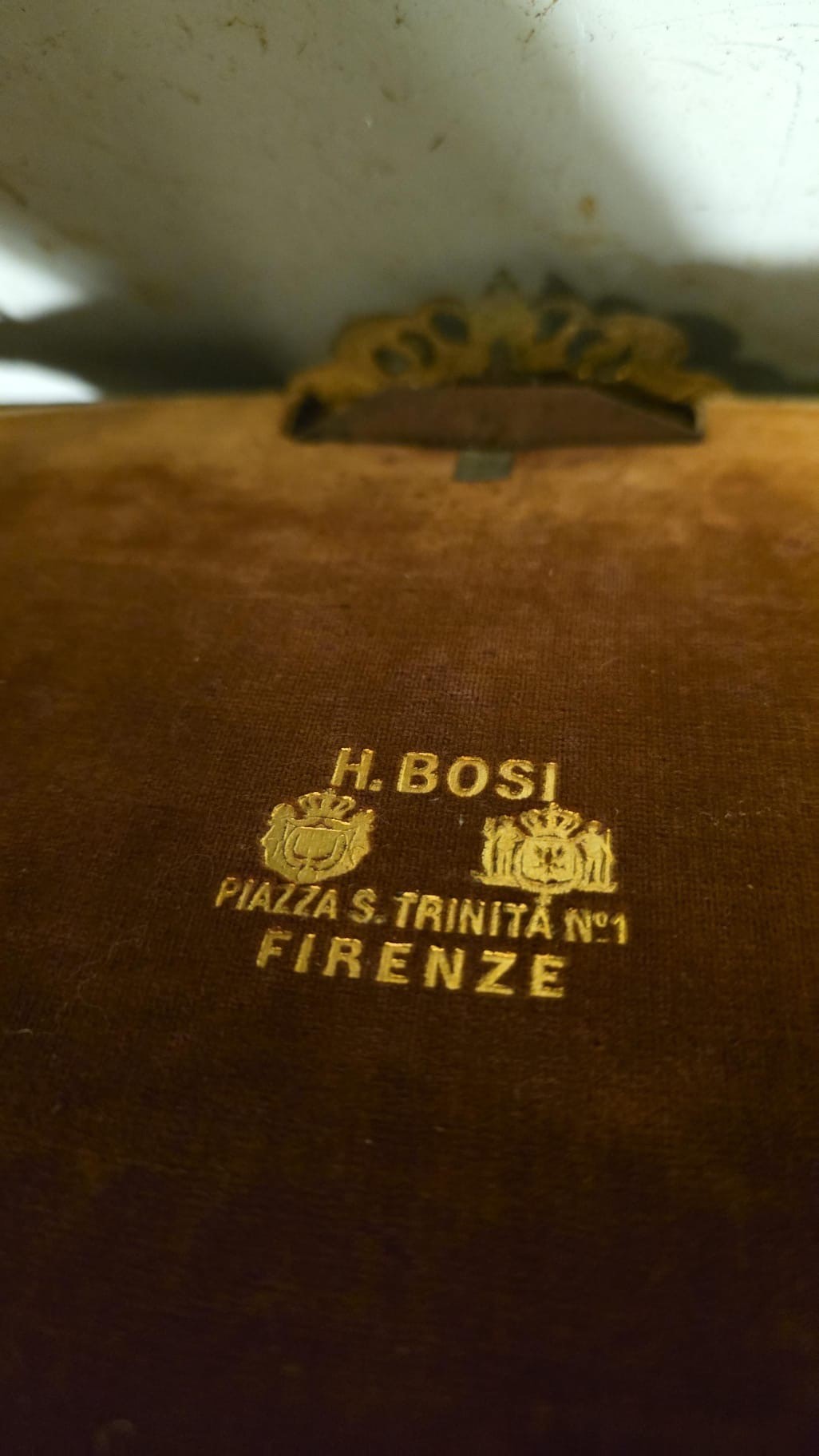 Cofanetto Portaliquori e Vassoio con Pannelli Intarsiati in Pietre Dure. Sotto la Base H.bosi, Fi...