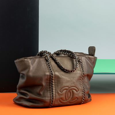 Chanel Borsa Tote in Pelle Color Bronzo, Piccoli Segni di Utilizzo, Interno in Ottime Condizioni
