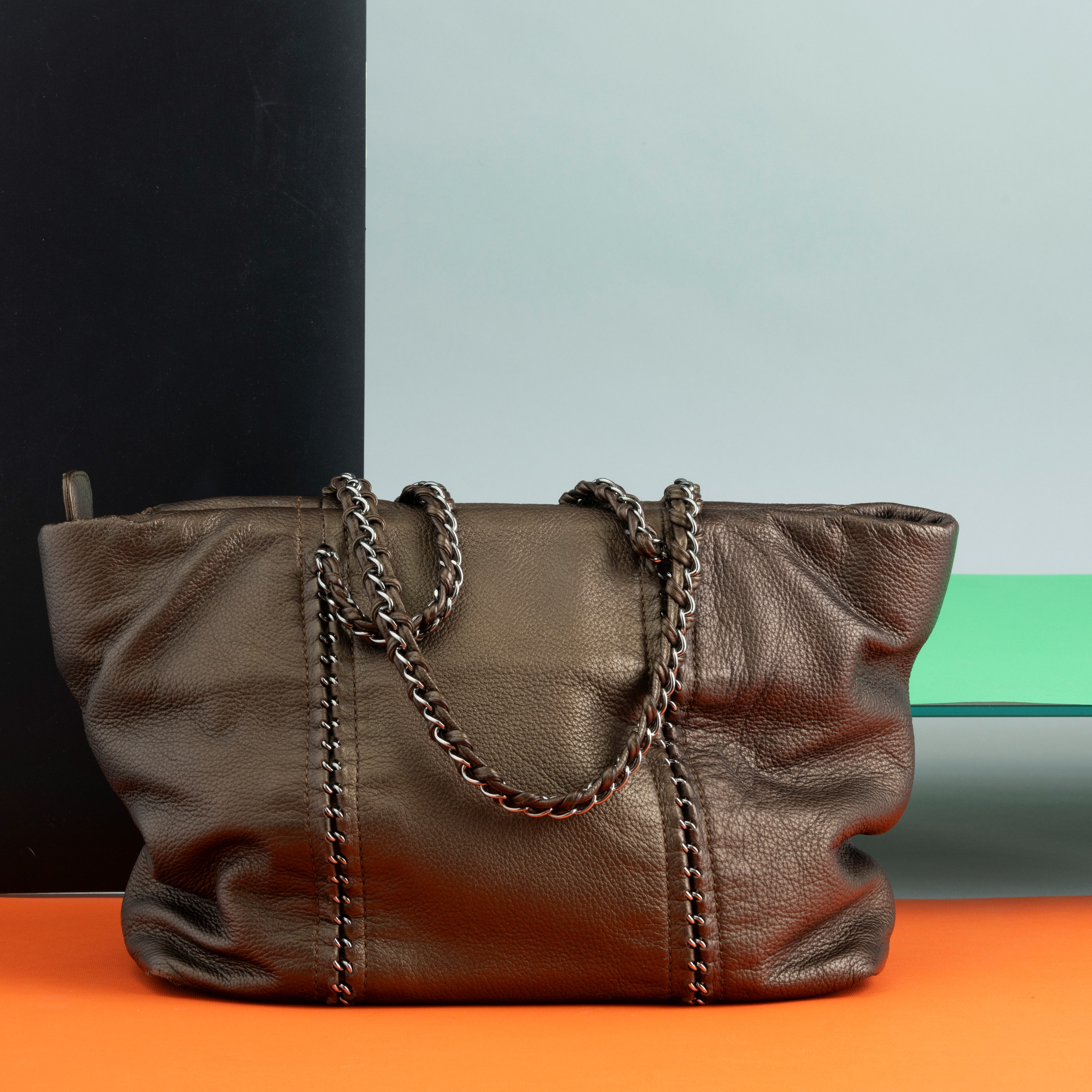 Chanel Borsa Tote in Pelle Color Bronzo, Piccoli Segni di Utilizzo, Interno in Ottime Condizioni