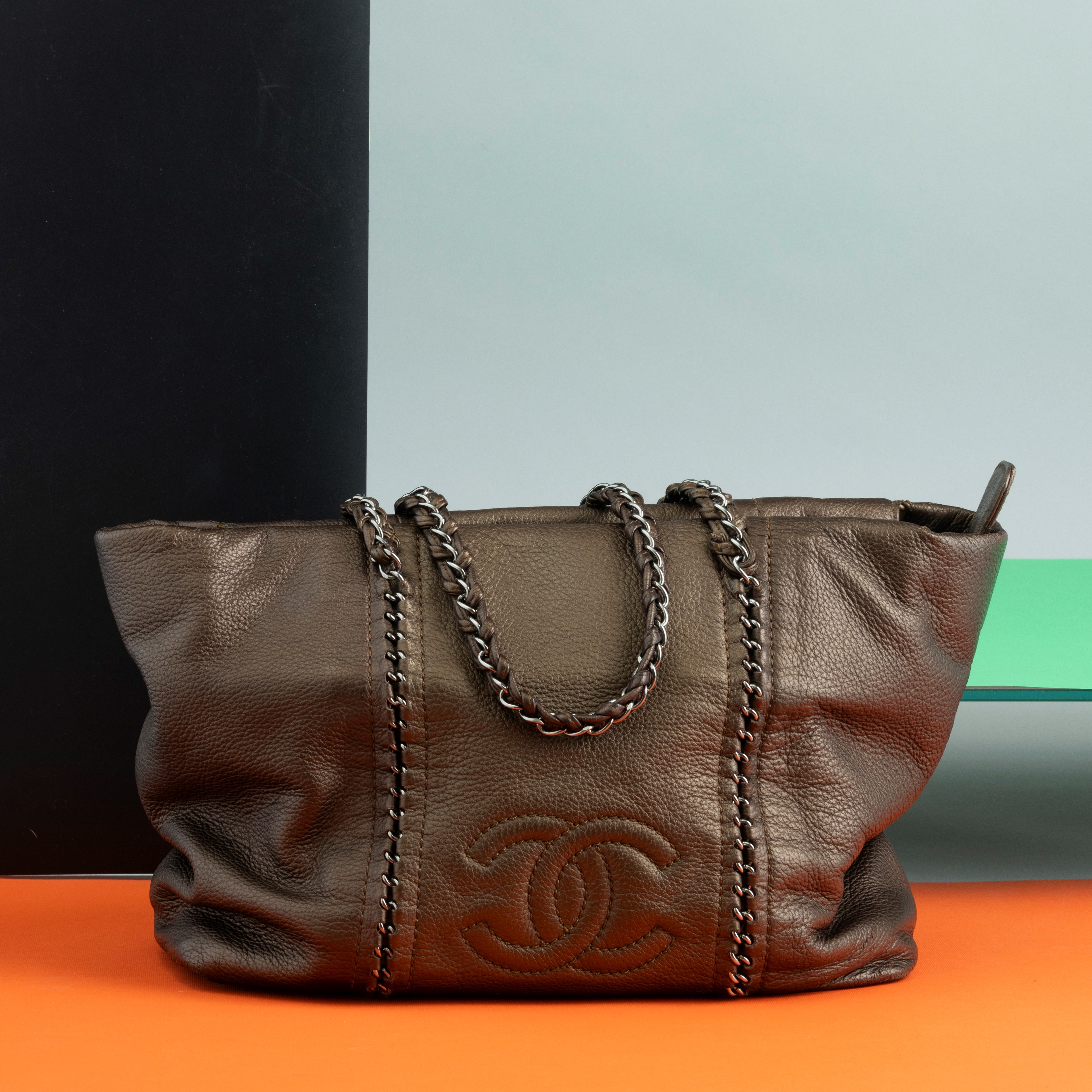 Chanel Borsa Tote in Pelle Color Bronzo, Piccoli Segni di Utilizzo, Interno in Ottime Condizioni