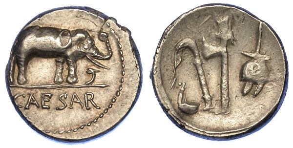 JULIA. C. Julius Caesar. Denario, anni 49-48 a.C. Zecca in movimento con Cesare.
