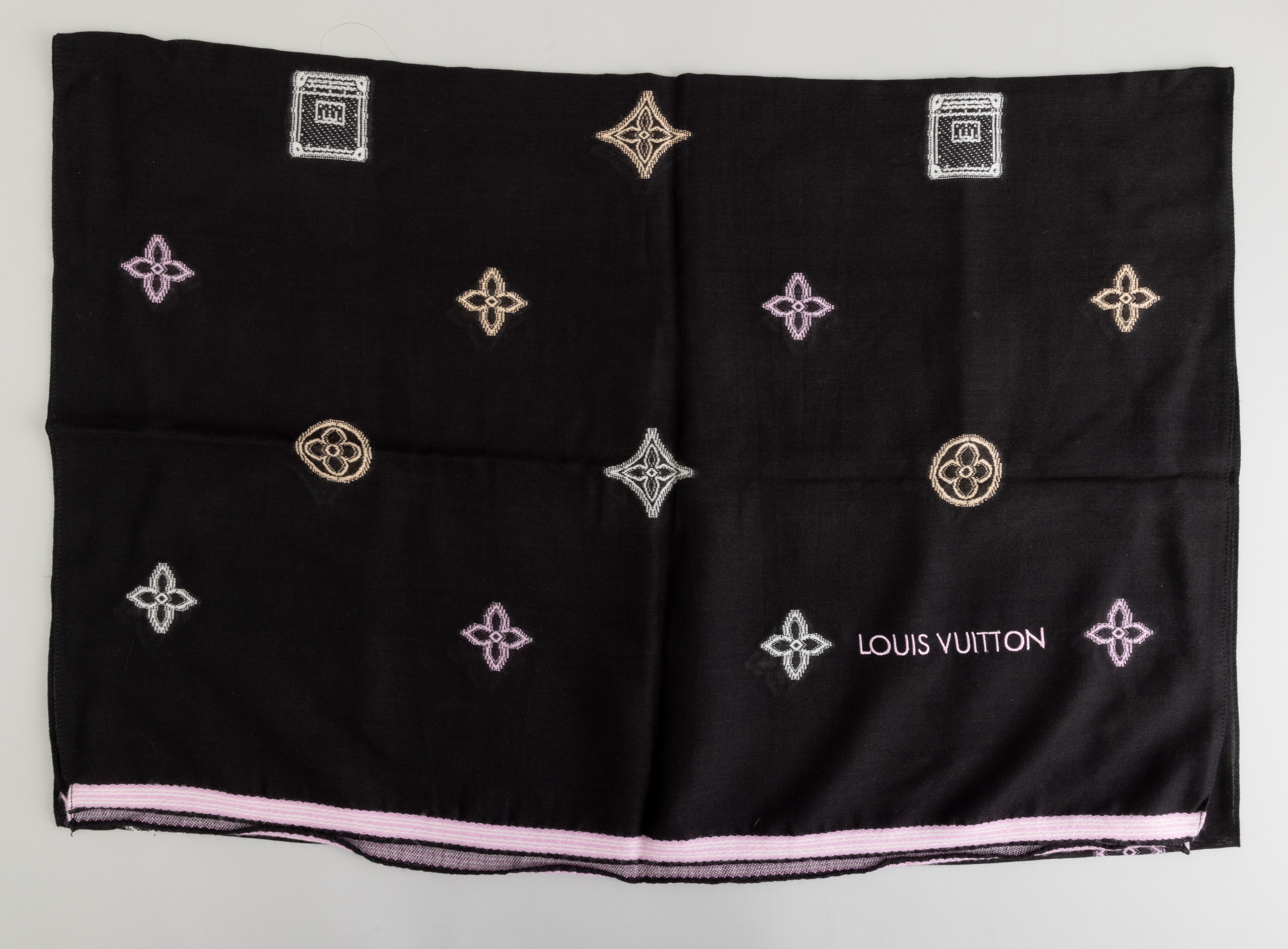 Louis Vuitton Lotto di 4 Sciarpone di Vari Materiali, Colori e Misure, Difetti