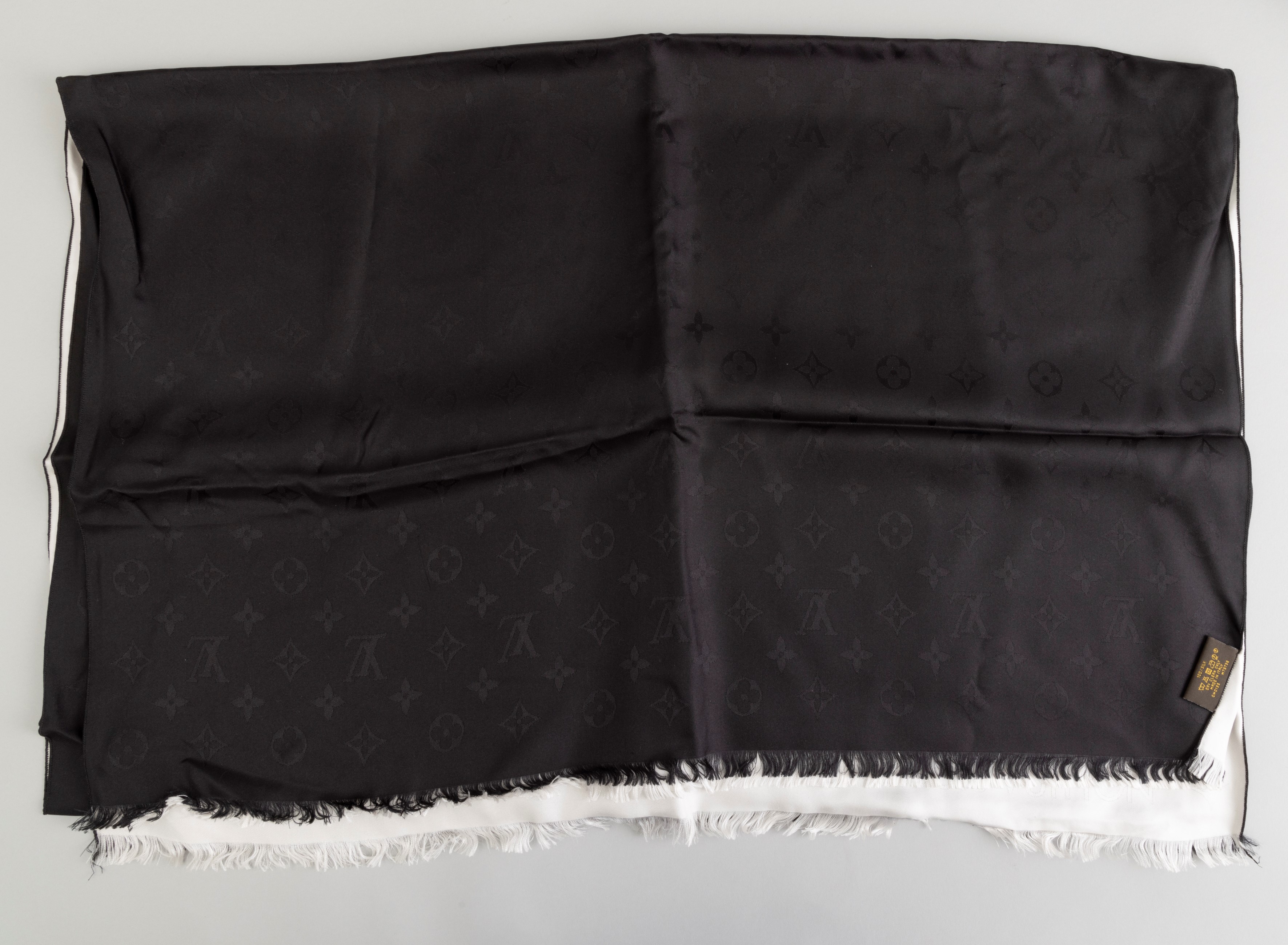Louis Vuitton Lotto di 4 Sciarpone di Vari Materiali, Colori e Misure, Difetti