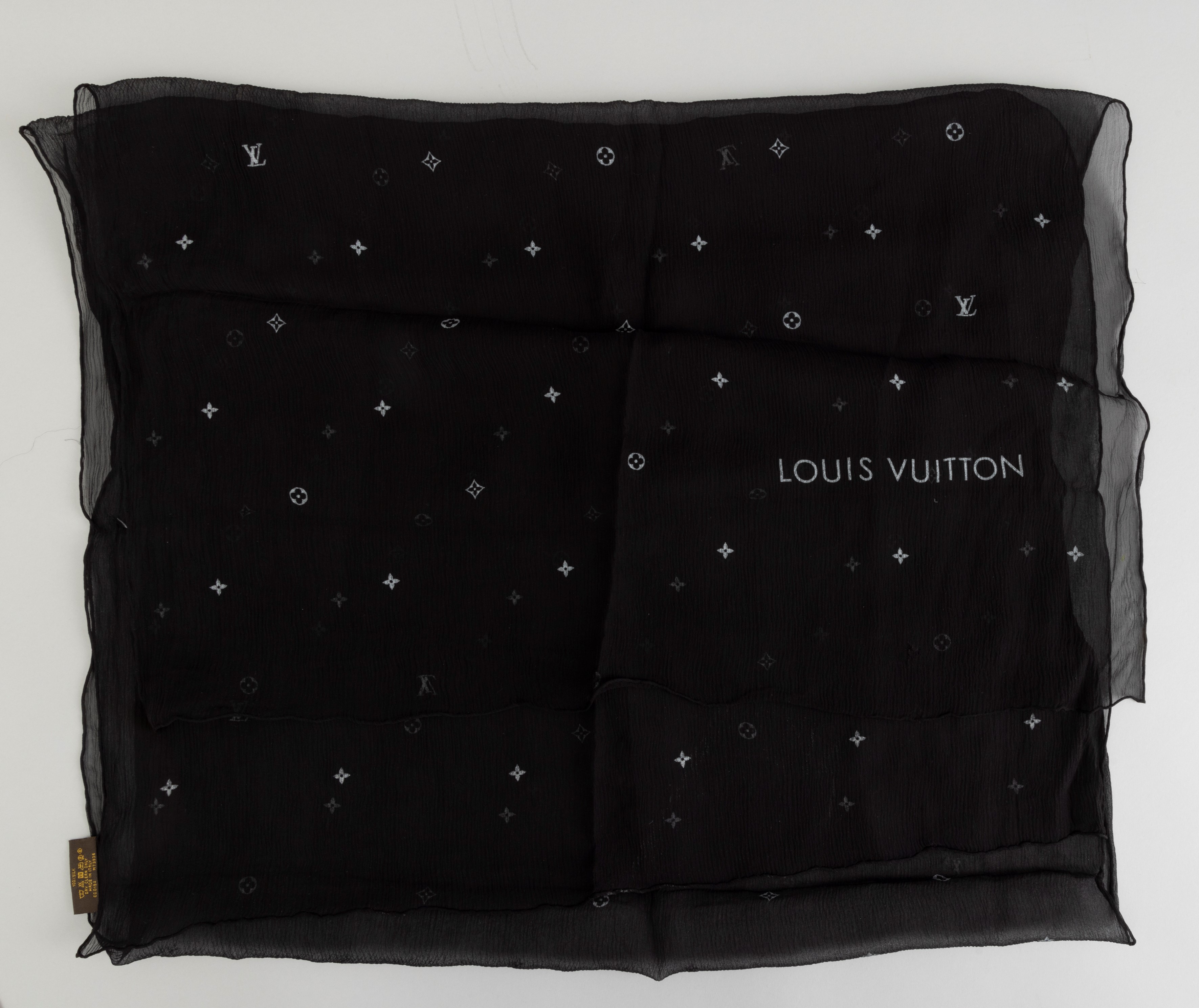 Louis Vuitton Lotto di 4 Sciarpe di Vari Materiali, Colori e Misure, Difetti