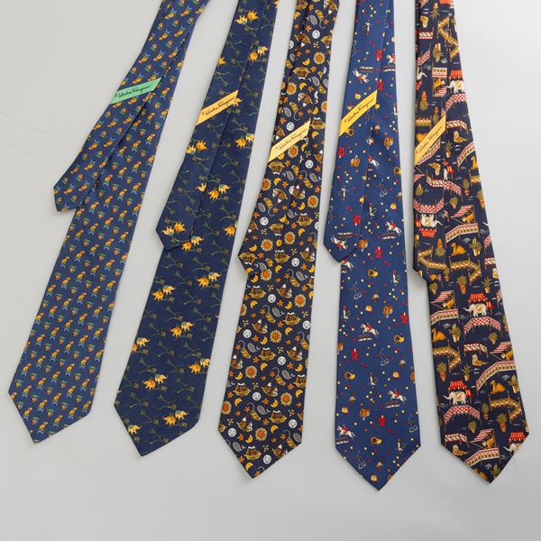 Salvatore Ferragamo 5 Cravatte vintage in seta, difetti