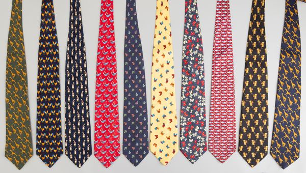 Lotto di 10 cravatte vintage di vari artigiani in seta con soggetti animali, difetti