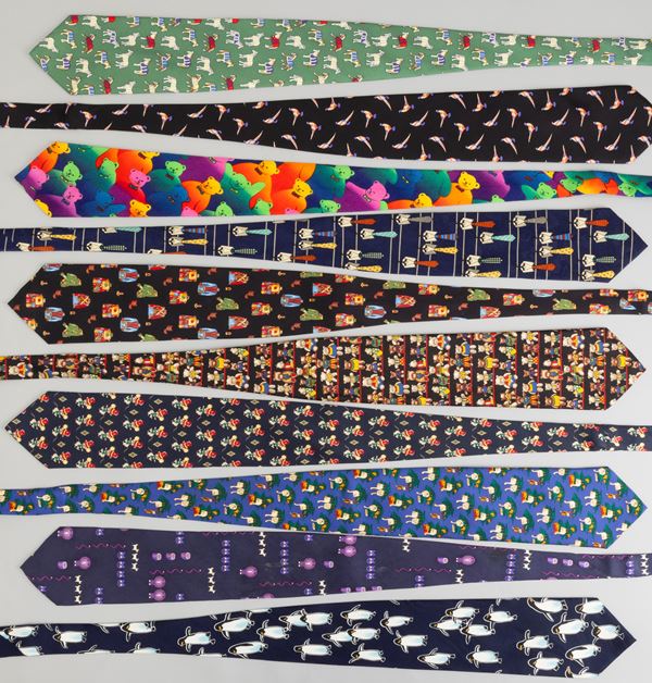 Lotto di 10 cravatte vintage di vari artigiani in seta con soggetti diversi, difetti