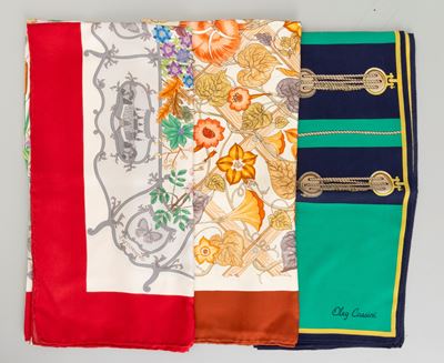 Lotto di 3 Foulards di Cui 1 Oleg Cassini e 2 di Gucci, Difetti