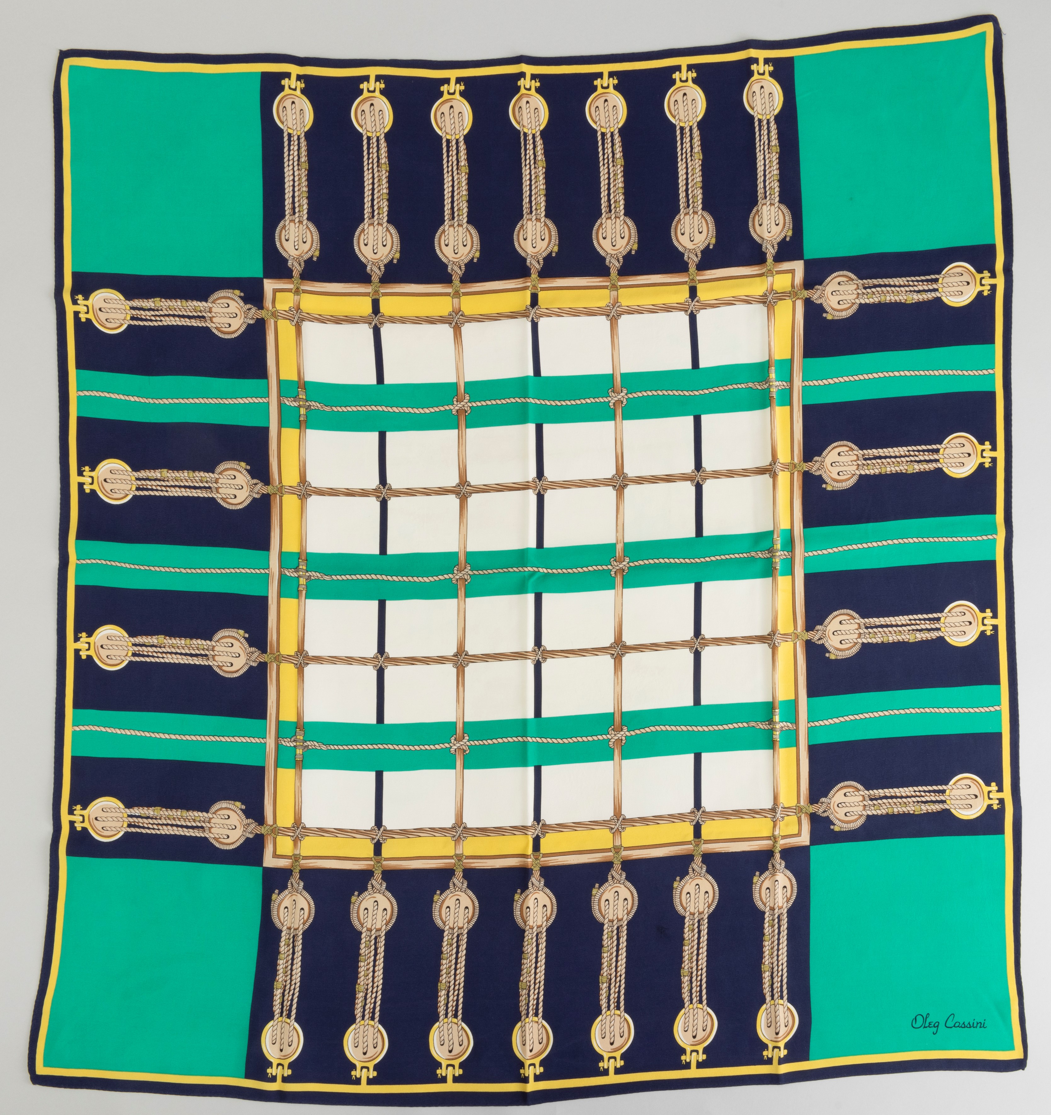 Lotto di 3 Foulards di Cui 1 Oleg Cassini e 2 di Gucci, Difetti