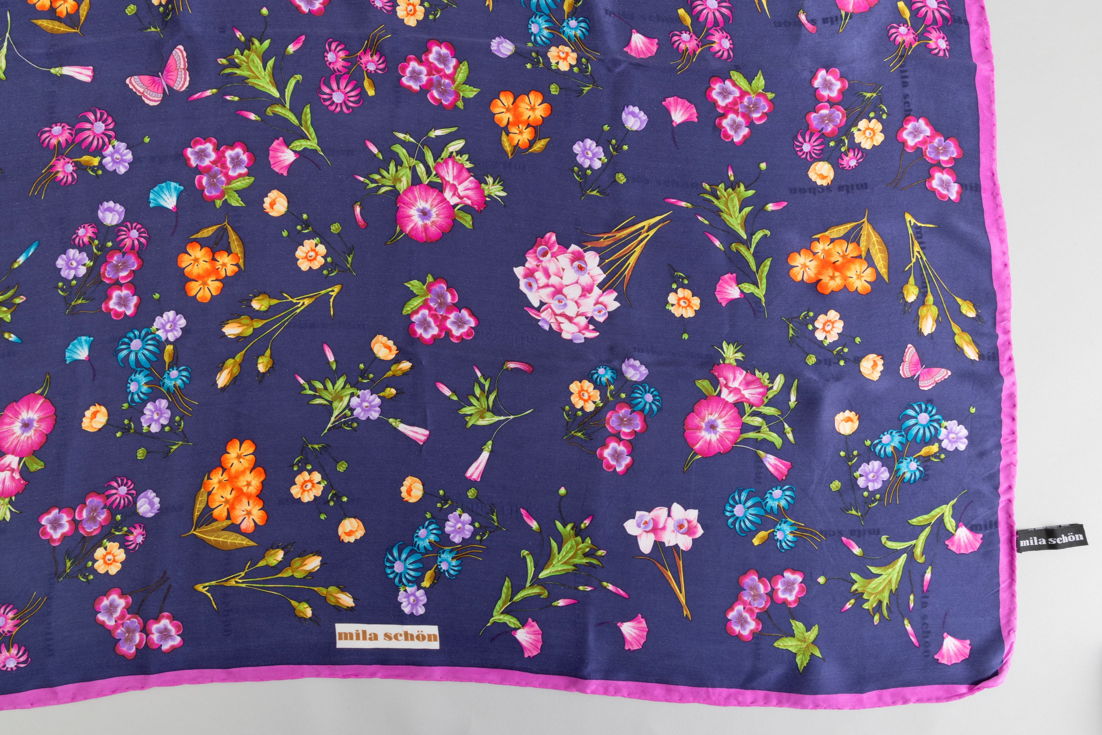 Lotto di 5 Foulard + 1 Pochette Gucci con Bustina Originale: 1 Mila Schon, 2 Ferré, 1 Ferragamo, ...
