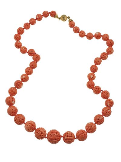 Collana in oro giallo 750/1000 con boules di corallo inciso