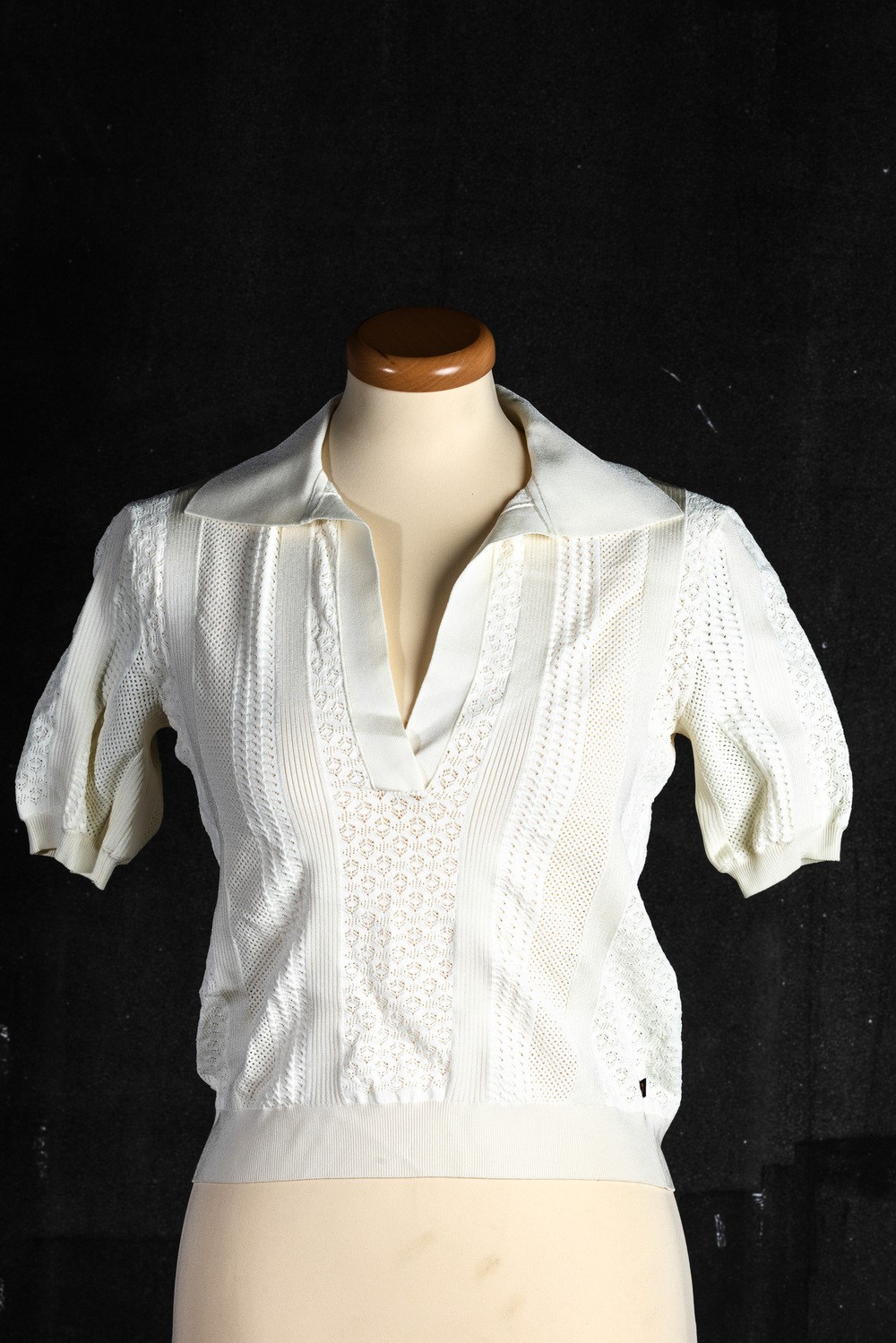 Louis Vuitton Lotto di 4 Capi: Maglioncino Bianco a Mezza Manica- Codice Identificativo N. Rw182w...