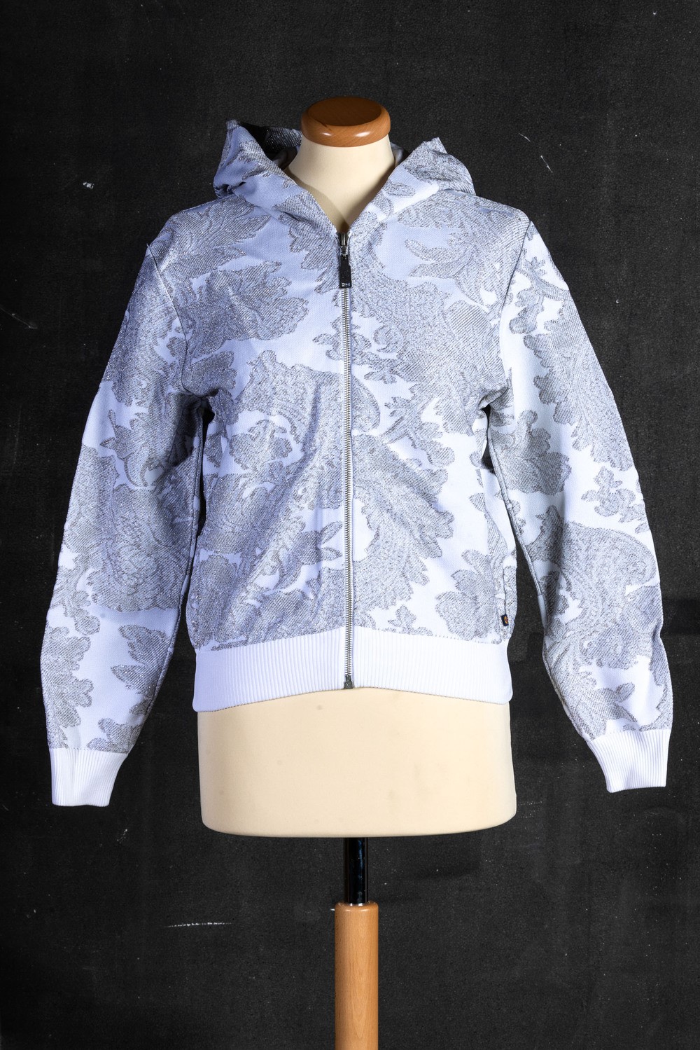 Louis Vuitton Lotto di 3 Capi: Felpa con Cappuccio in Cotone Bianc con Stampa Ricamata Argentata ...