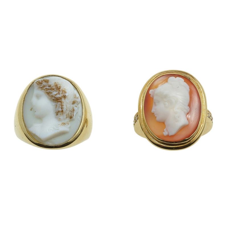 Lotto composto da anello con cammeo su conchiglia ed anello con cammeo su calcedonio, danneggiato  - Asta Fine Jewels - Cambi Casa d'Aste