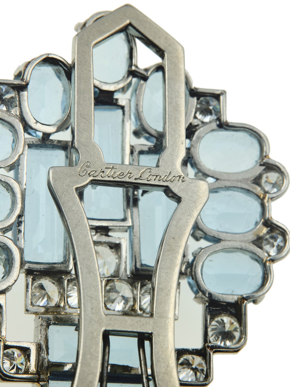 Cartier, London. Clip con acquamarine e diamanti in platino e oro bianco 750/1000
