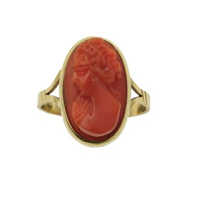 Corallo inciso, anello in oro giallo 750/1000