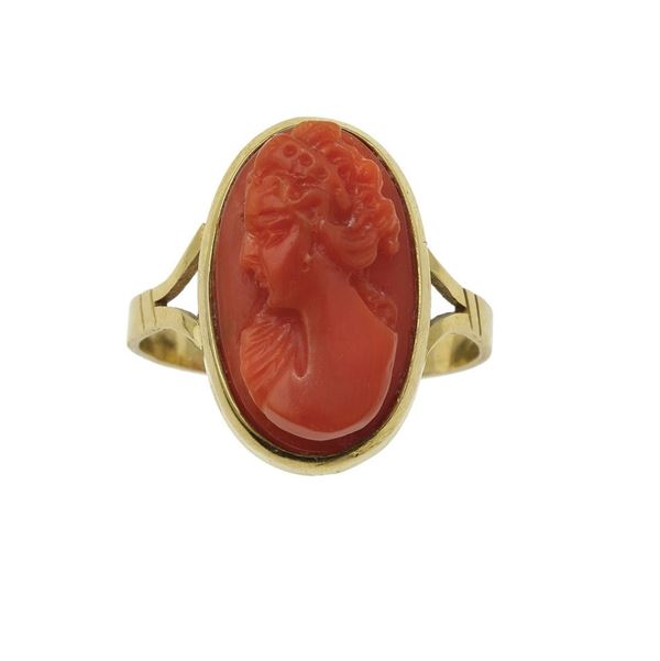 Anello in corallo inciso