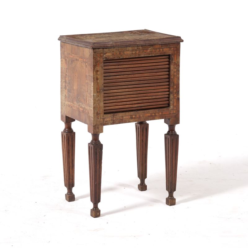 Comodino lastronato ed intarsiato. XVIII-XIX secolo  - Auction Antique - Cambi Casa d'Aste