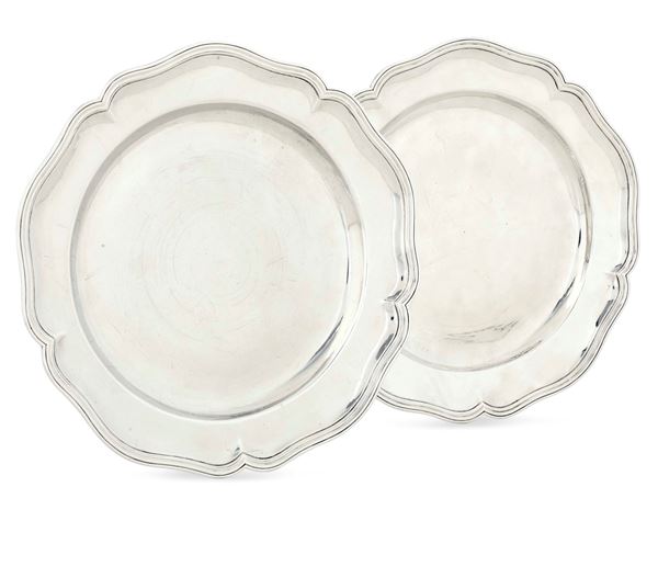 Due piatti. Genova, XVIII secolo, marchio della "Torretta" (uno con datario (1)758)