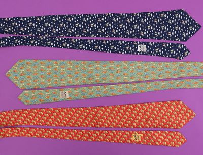 Hermes Lotto di 3 Cravatte in Seta, Difetti