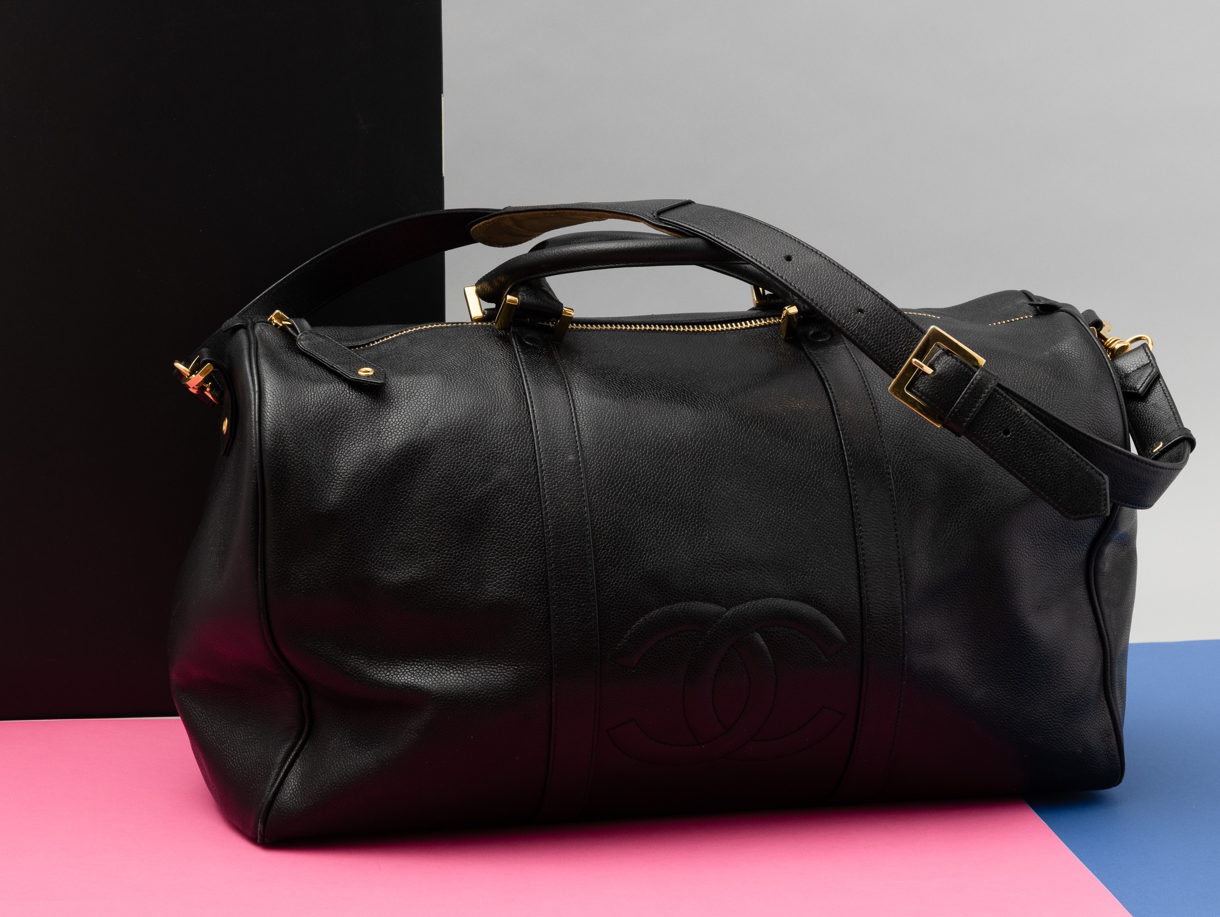 Chanel Borsone da Viaggio in Pelle Nera con Tracolla, Codice Chanel 4896947, Difetti, in Ottime C...