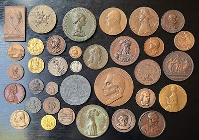 Varie. Lotto di 35 Medaglie.
