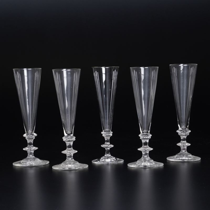 Cinque flütes in vetro molato, metà XIX sec. circa  - Asta Ceramiche e vetri  - Cambi Casa d'Aste