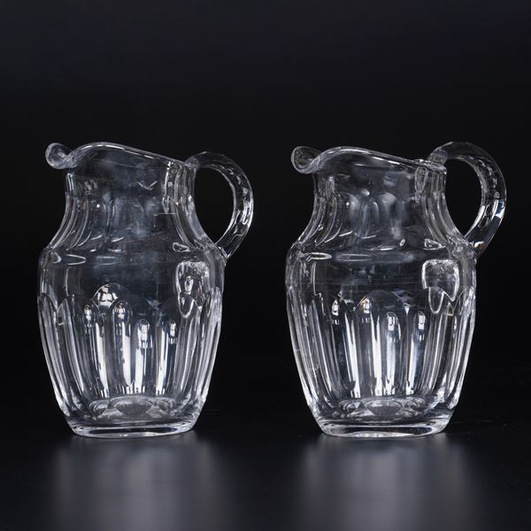 Coppia di brocche incise alla mola, XX secolo