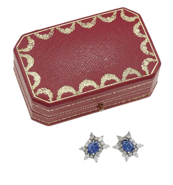 Cartier. Orecchini con zaffiri Sri Lanka di ct 1.30 e 1.40 circa e diamanti taglio navetta e brillante a contorno
