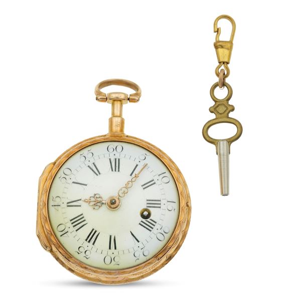 Orologio da tasca in oro giallo 14k con cassa decorata, quadrante smalto bianco con lancette Luigi XV, movimento con scappamento a verga, carica a chiavetta<BR>43 mm, peso 65 g