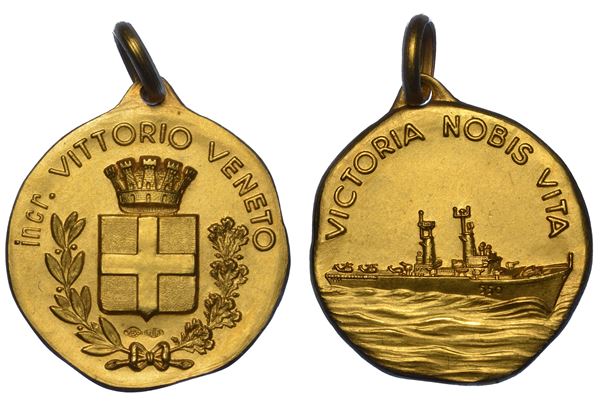 REPUBBLICA ITALIANA., DAL 1946. Medaglia in oro della Marina Italiana. Incrociatore Vittorio Veneto.