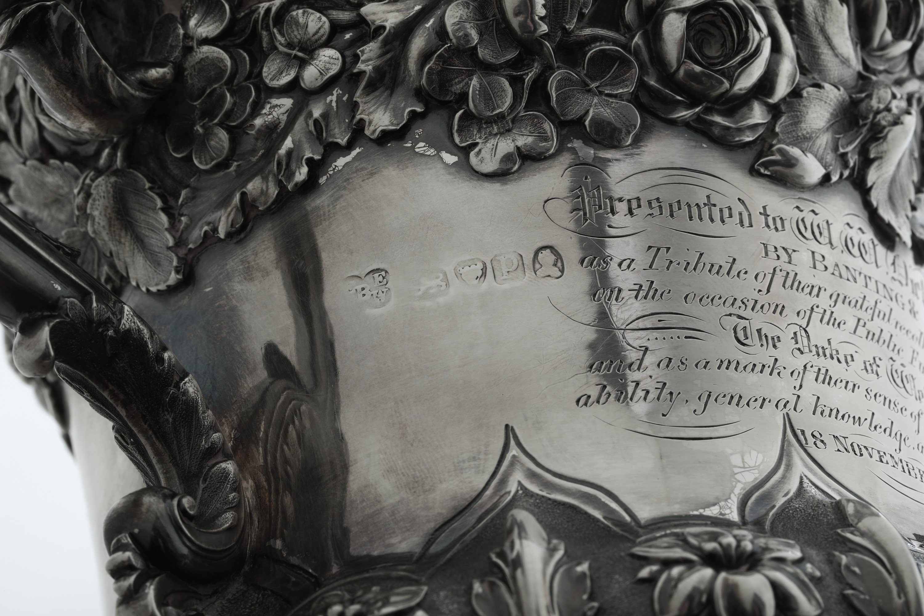 Edward Barnard, Coppa in argento, Londra (circa 1830) con busto virile e iscrizione