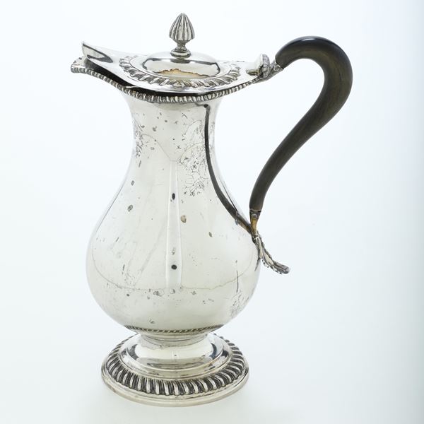 Caffettiera. Argenteria italiana della prima metà del XX secolo