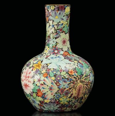 Grande Vaso Tianqiuping Famiglia Nera in Porcellana con Decoro Millefleures, Cina, Dinastia Qing,...