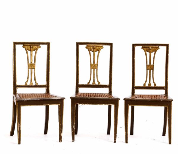Tre sedie in legno intagliato, dipinto e dorato, XIX secolo