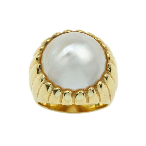 Mabè pearl and gold ring