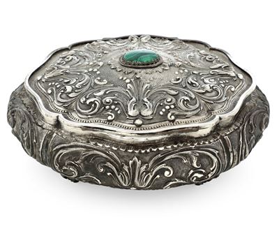 Argentiere Meloncelli, Portagioie in argento fuso, sagomato e malachite, decorazione floreale e c...