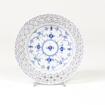 Cestino “blue Fluted Plain”.danimarca, Manifattura Royal Copenhagen, 1975-1979.