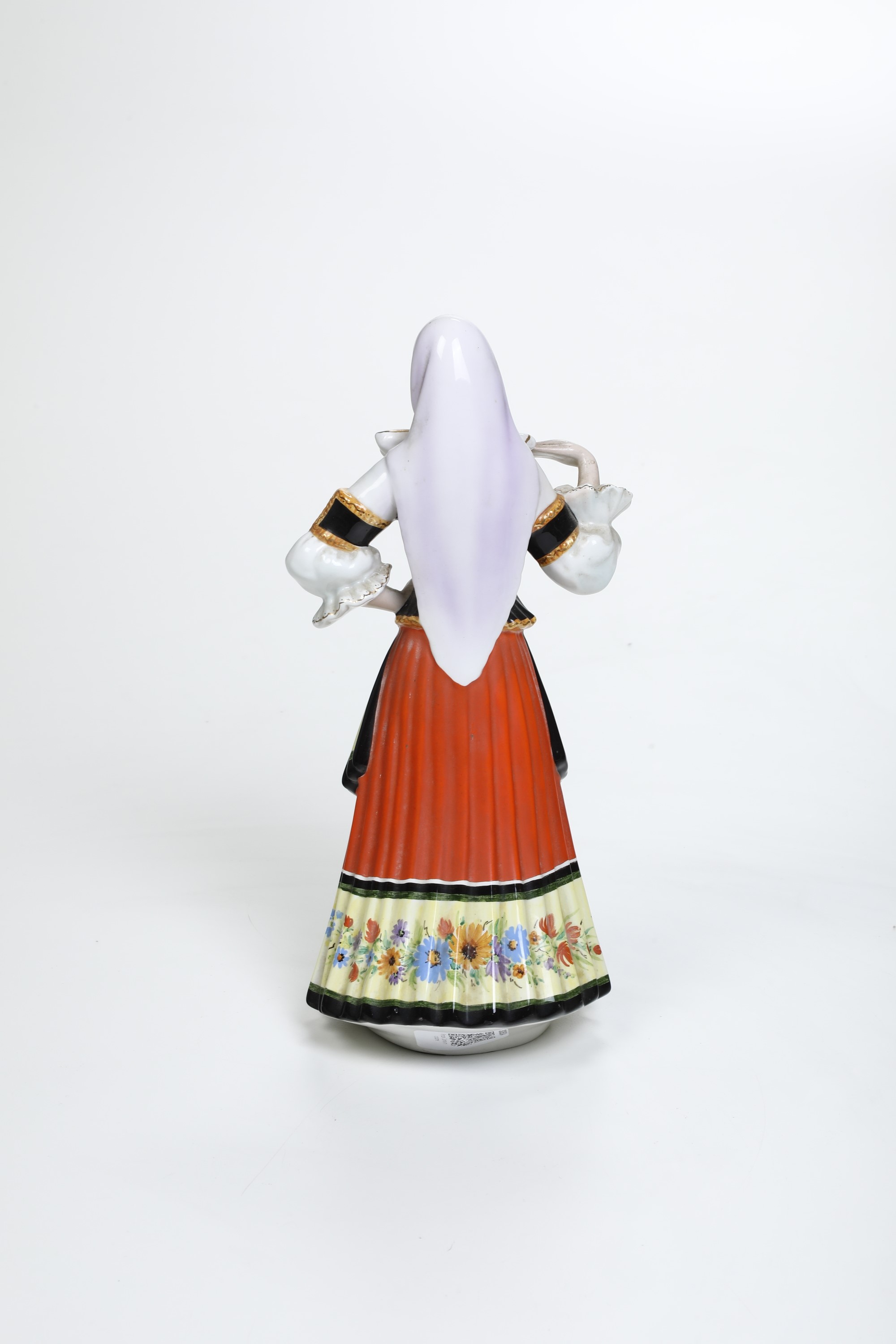 Donna in Costume Tradizionale.torino, Manifattura Antonio Ronzan, 1968-1985.