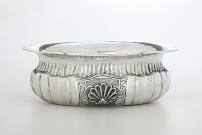 Centrotavola in argento fuso, milanese, XX-XXI secolo