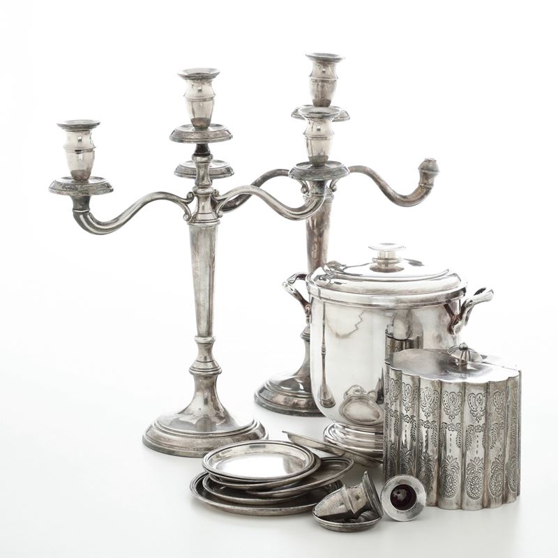 Gruppo di oggetti in metallo argentato  - Auction Antique - Cambi Casa d'Aste