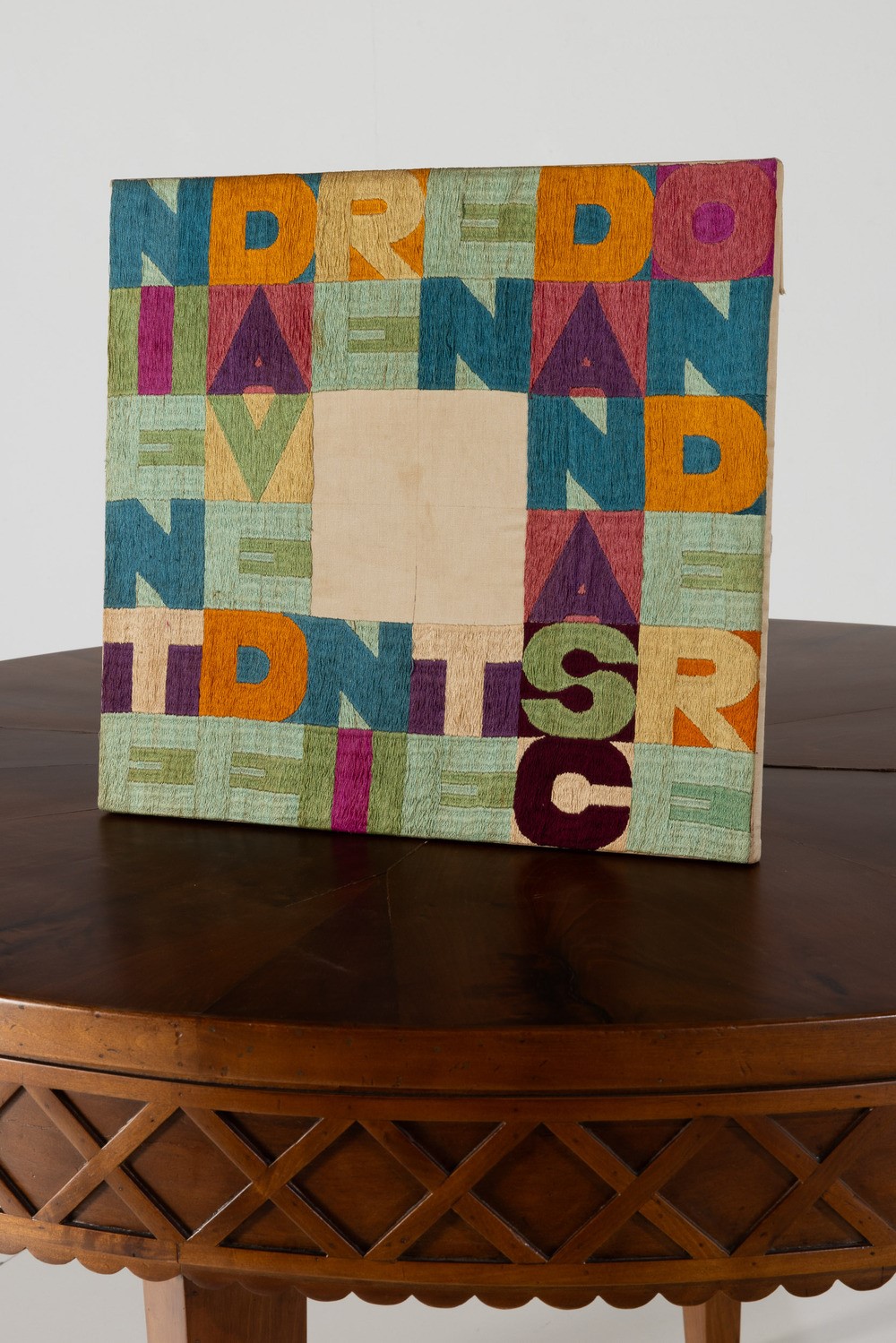 Alighiero Boetti - Niente da Vedere Niente da Nascondere