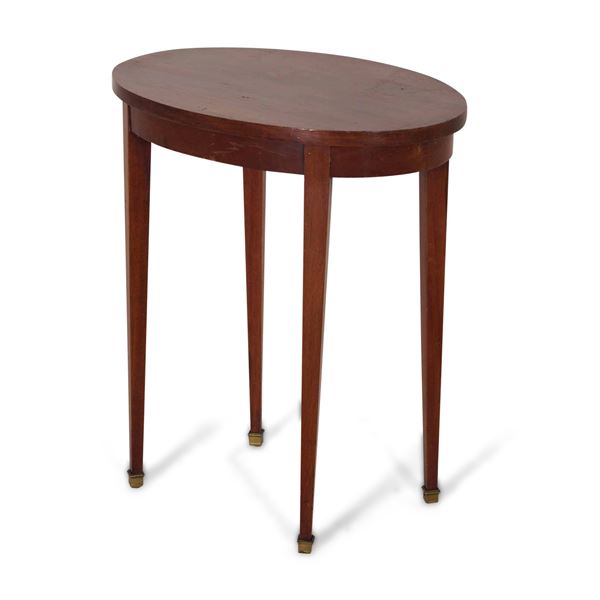 Tavolino ovale. XX secolo