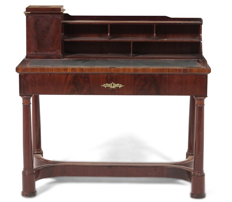 Scrittoio con alzata lastronato in mogano, XIX secolo  - Auction Antique - Cambi Casa d'Aste