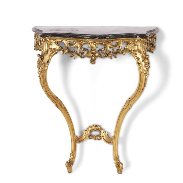 Consolle in legno intagliato, traforato e dorato. XIX secolo