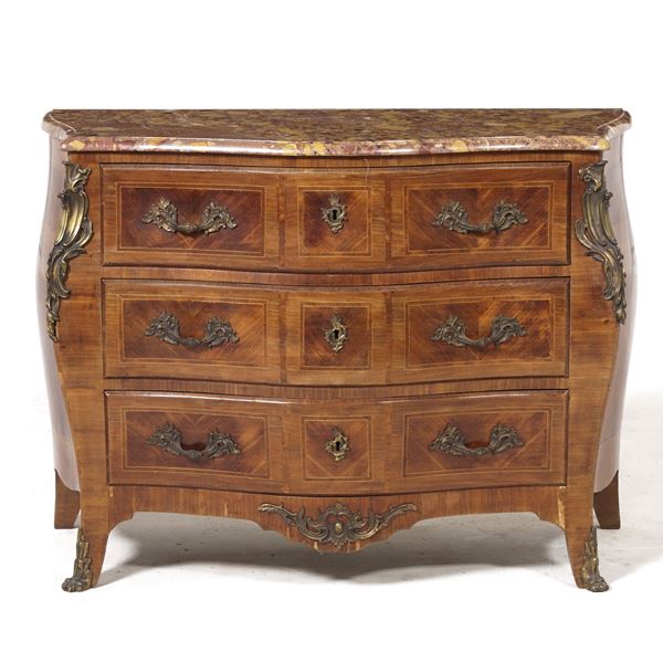 Commode in legno lastronato e filettato. XX secolo