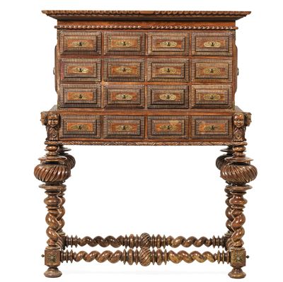 Monetiere in Legno Intagliato. Spagna o Portogallo, XX Secolo