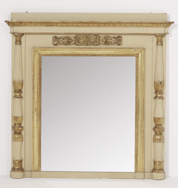 Specchiera neoclassica in legno laccato e dorato