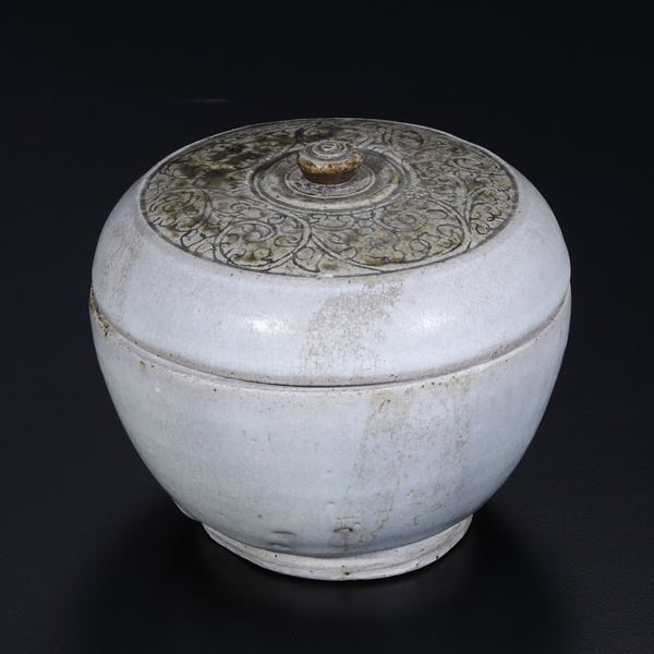 Vaso con coperchio in porcellana con decori floreali e geometrici, Cina, Dinastia Song (960-1279)
